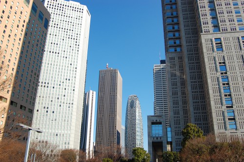 東京 新宿の高層ビル群 地上から フリー素材ドットコム