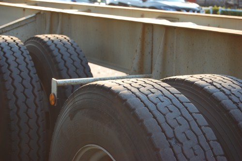 大きなタイヤ トラックのタイヤ フリー素材ドットコム