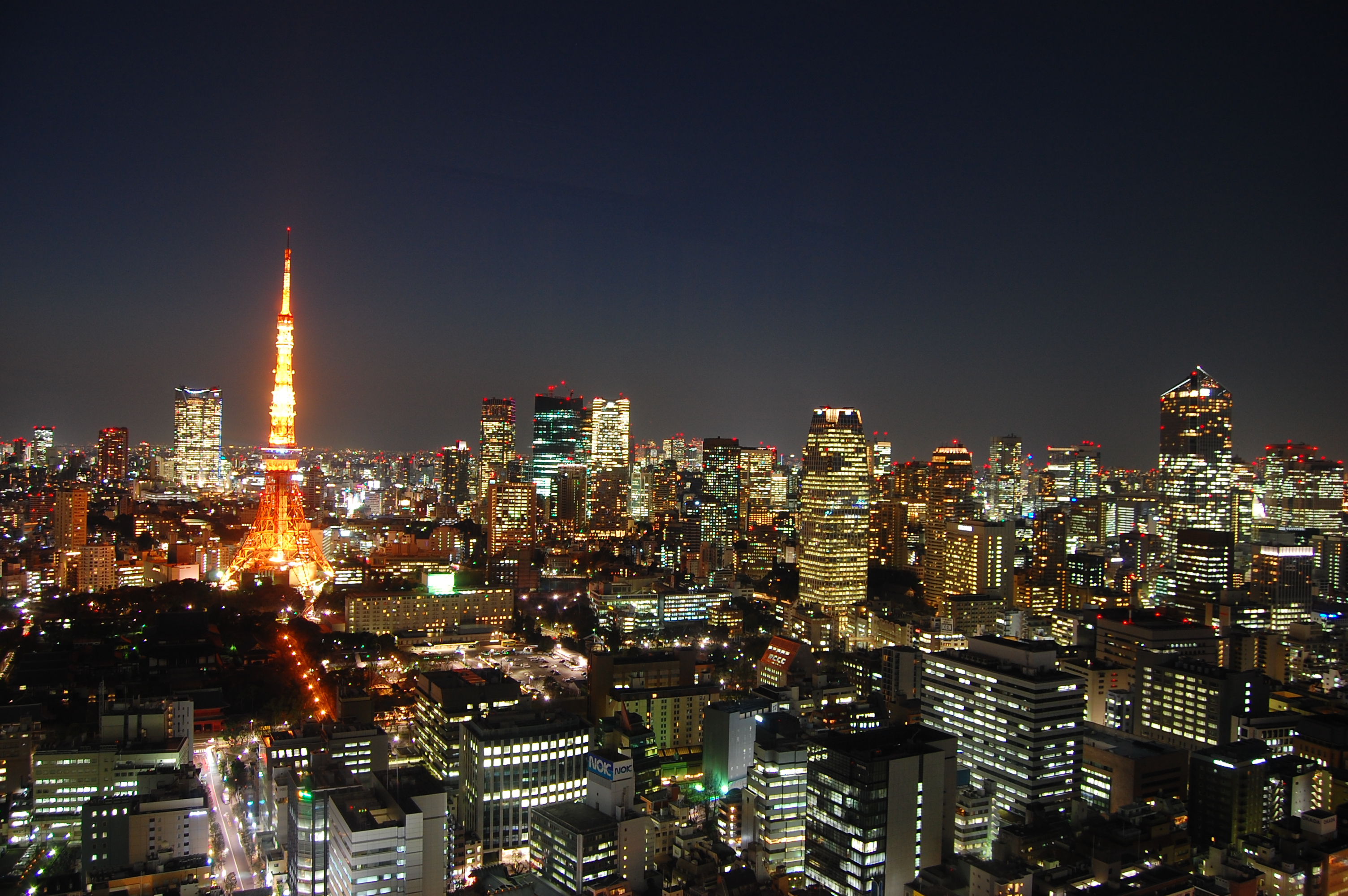 東京タワー 画面左 と都会の夜景 フリー素材ドットコム