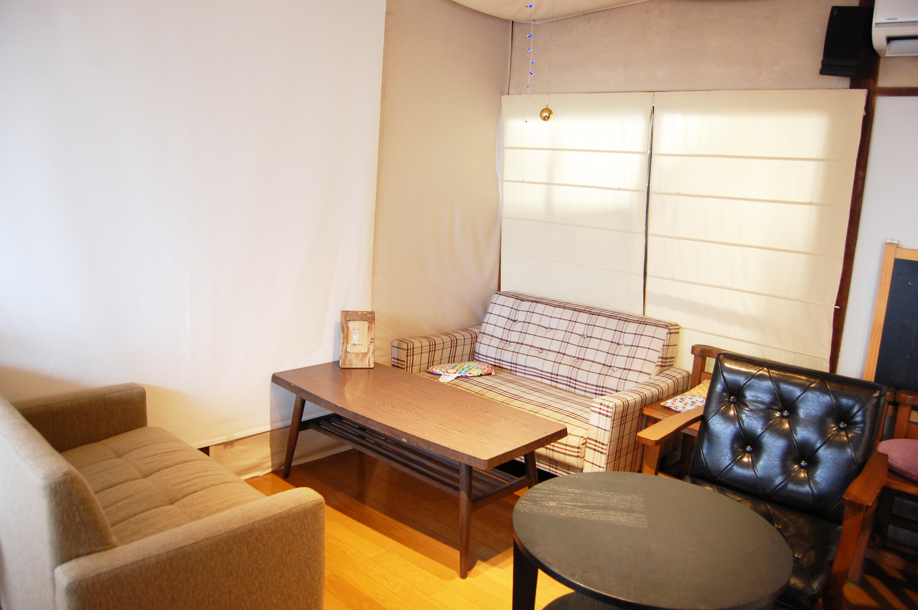隠れ家カフェ 個室 シェアルーム01 フリー素材ドットコム