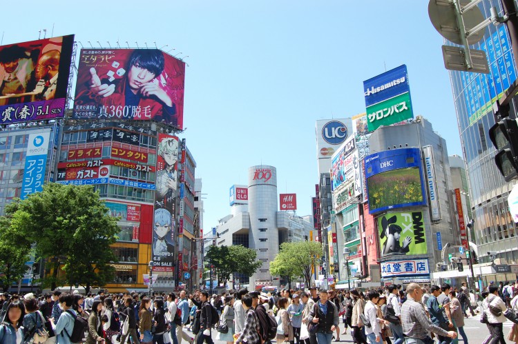 人混み 渋谷のスクランブル交差点 フリー素材ドットコム