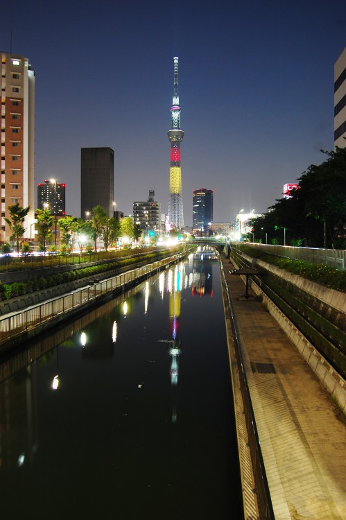 夜の東京スカイツリー 逆さスカイツリー フリー素材ドットコム