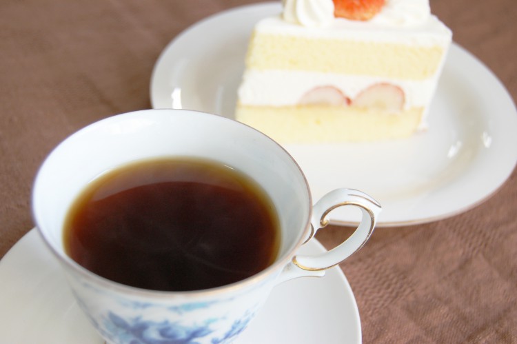 コーヒーとショートケーキ | フリー素材ドットコム