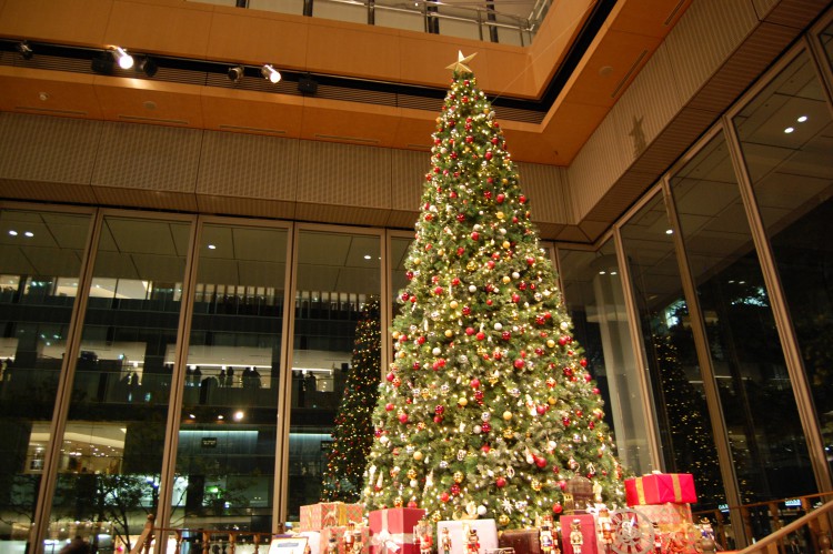 巨大なクリスマスツリー02 フリー素材ドットコム