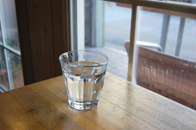 喫茶店の水 フリー素材ドットコム