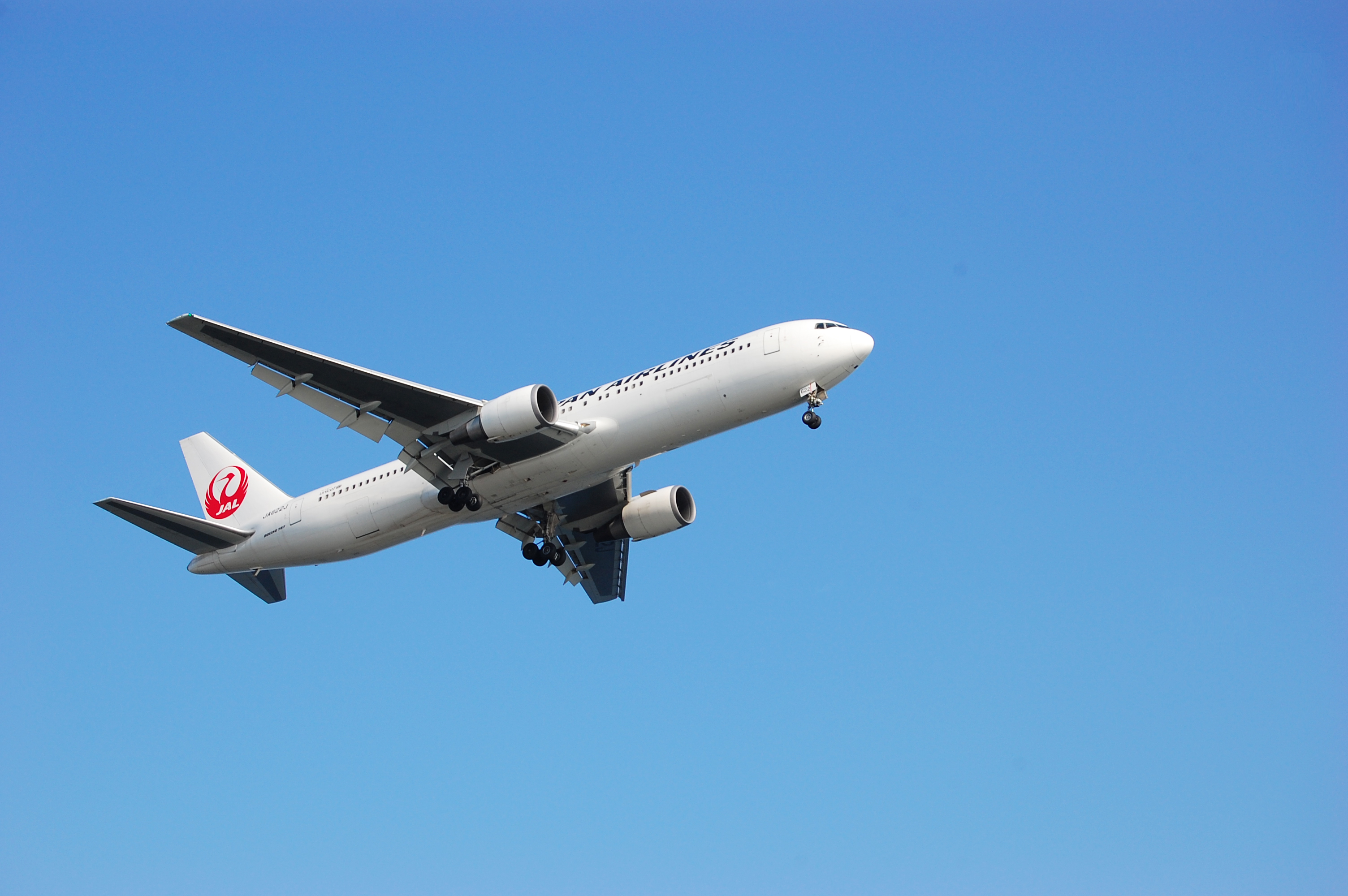 飛行中の 飛行機 Jal 6 フリー素材ドットコム