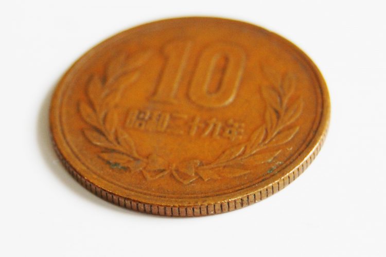 ギザギザの10円（ギザ10）03 | フリー素材ドットコム