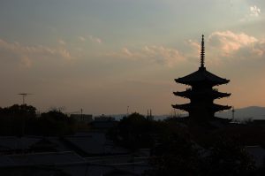 シルエット五重塔01 フリー素材ドットコム