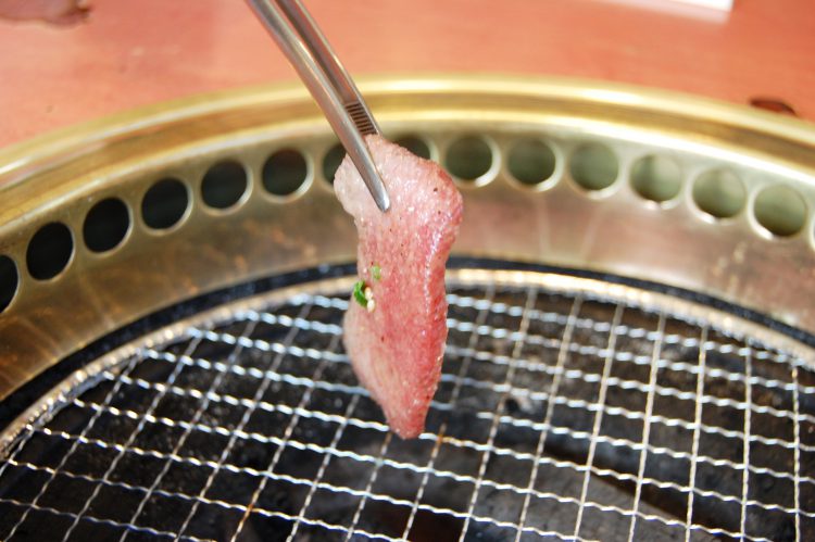 焼肉 網と肉 フリー素材ドットコム