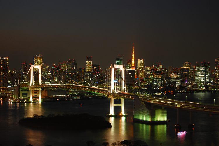 レインボーブリッジと東京タワーを眺める夜景 フリー素材ドットコム