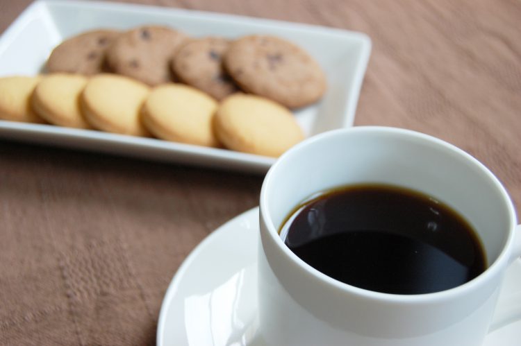 コーヒーとクッキー 珈琲にピント フリー素材ドットコム