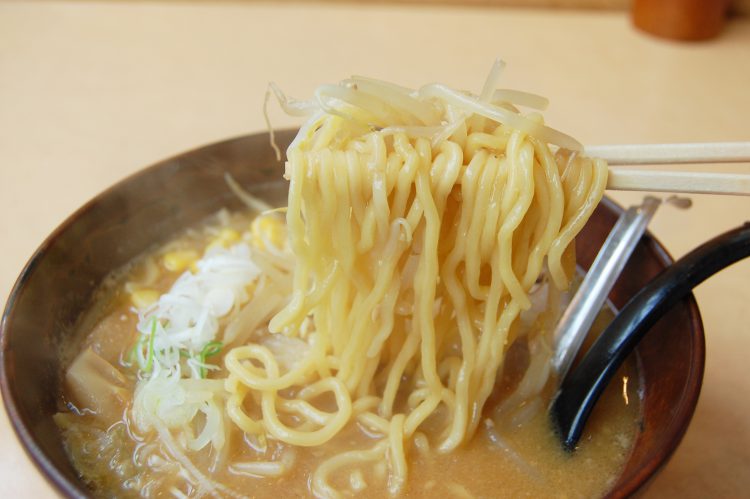 味噌ラーメン 箸上げ 多め フリー素材ドットコム