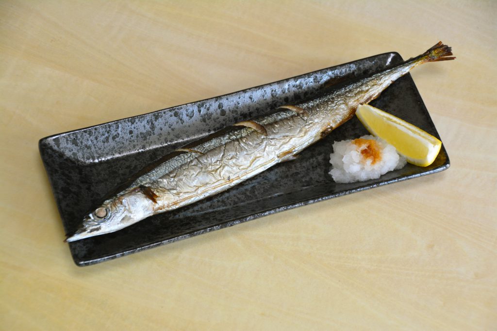 秋刀魚 サンマ の塩焼き01 フリー素材ドットコム